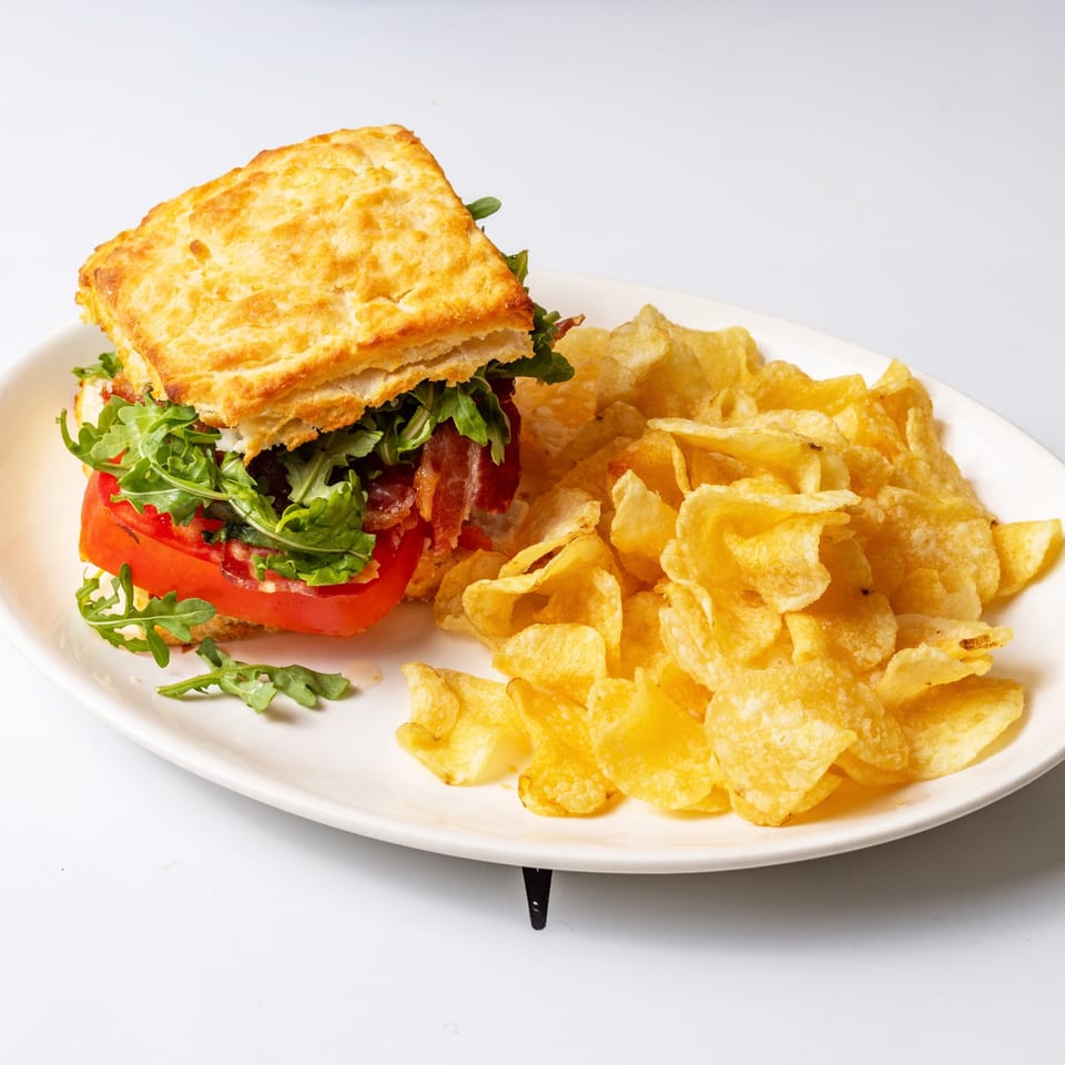 BLT biscuit with chips